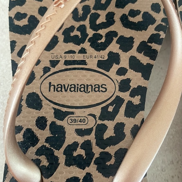 Like new Havaianas Flip Flops - Picture 2 of 5